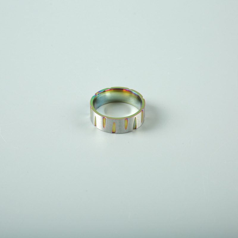 Title 9, Elektroplattierter, farbenfroher Ring aus gebür...