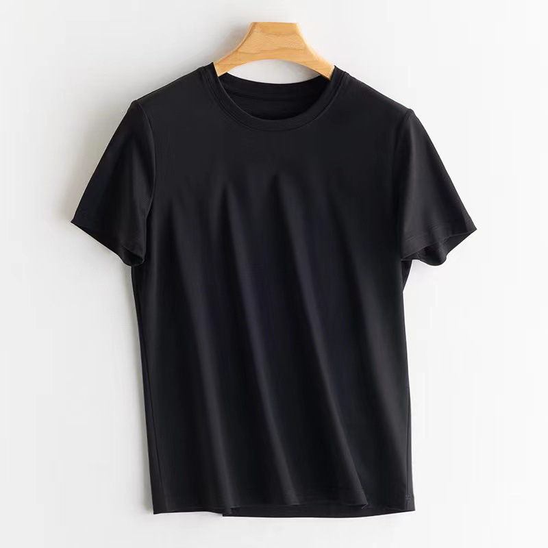 With a round collar, black