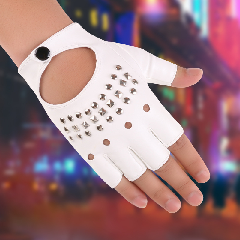 Hip hop medio dedo guantes club nocturno para hombres guantes de remache de baile de polo rendimiento baile de primavera y verano rendimiento de baile guantes de cuero