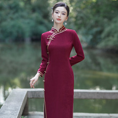 2025 New Arrival Chinese-Style Long Modified Cheongsam: Younger Edition for Women, Featuring Timeless Old Shanghai Retro Design, Sleek Fit, and High-End Elegance—Perfect for Runway Shows