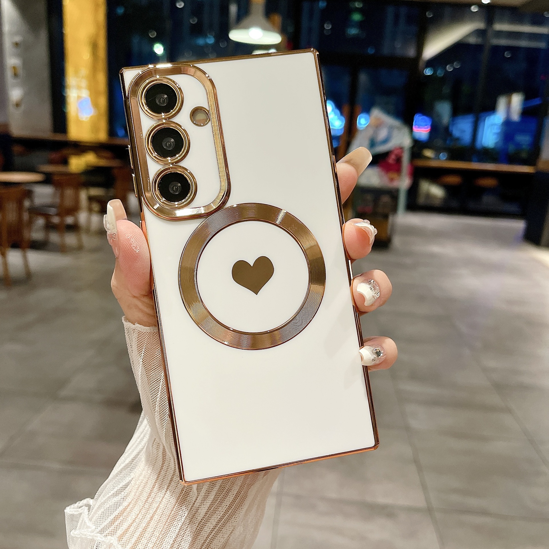 Adecuado para la carcasa cuadrada de teléfono móvil Samsung s24ultra Chapada en color real absorción magnética + funda protectora de teléfono móvil de amor lateral