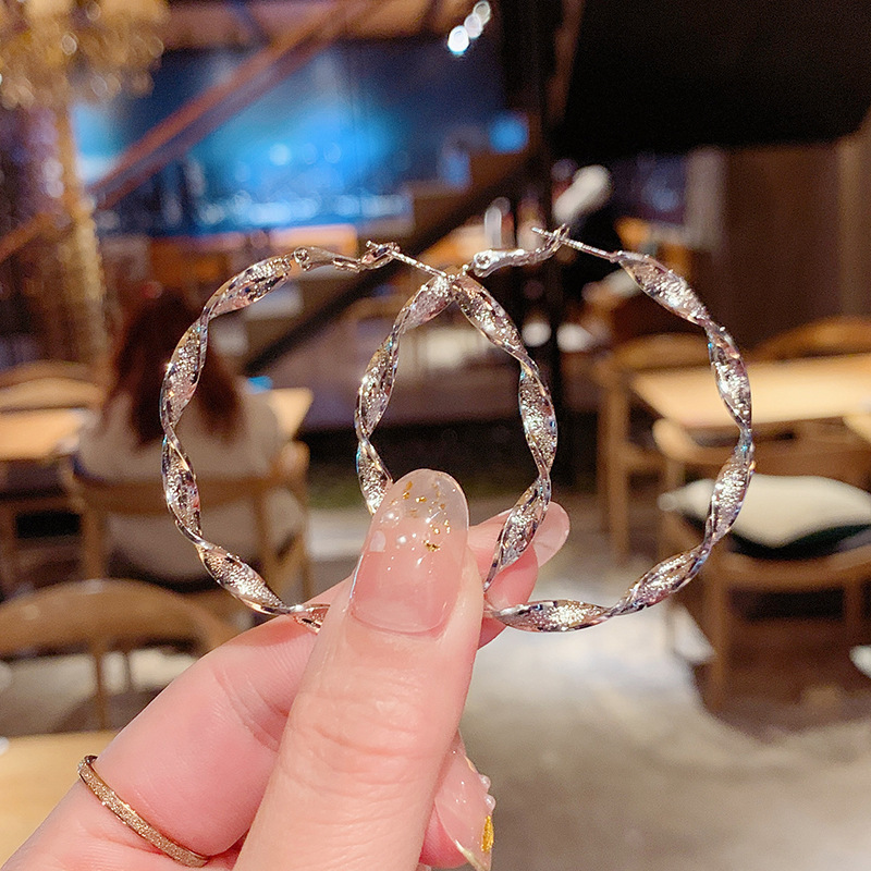 韓国のハイエンドデザイン、クールなスタイル、円形の気質、ファッショナブルな新しいスタイル、パーソナライズされたインターネットセレブのイヤリング、ゴールドとシルバー|undefined