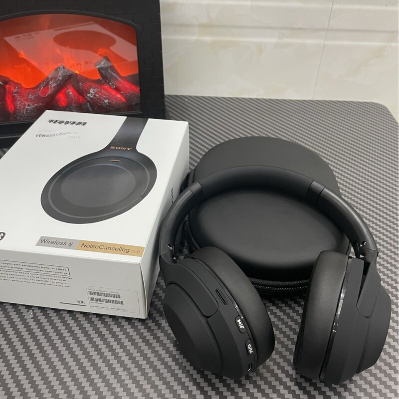 Huaqiangbei Xm4 Bluetooth Wireless Smart Noise-Cancelling Sports Headphones Are Suitable for Sony, Android, and Apple Huaqiangbei Xm4 Bluetooth Wireless Smart Noise-Cancelling Sports Headphones Are Suitable for Sony, Android, and Apple
