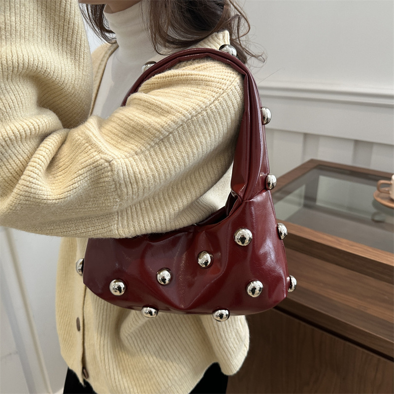 Nicho de diseño exterior bolso de braza para mujeres 2024 nueva moda moda versátil bolso de hombro de invierno simple bolso de mochila