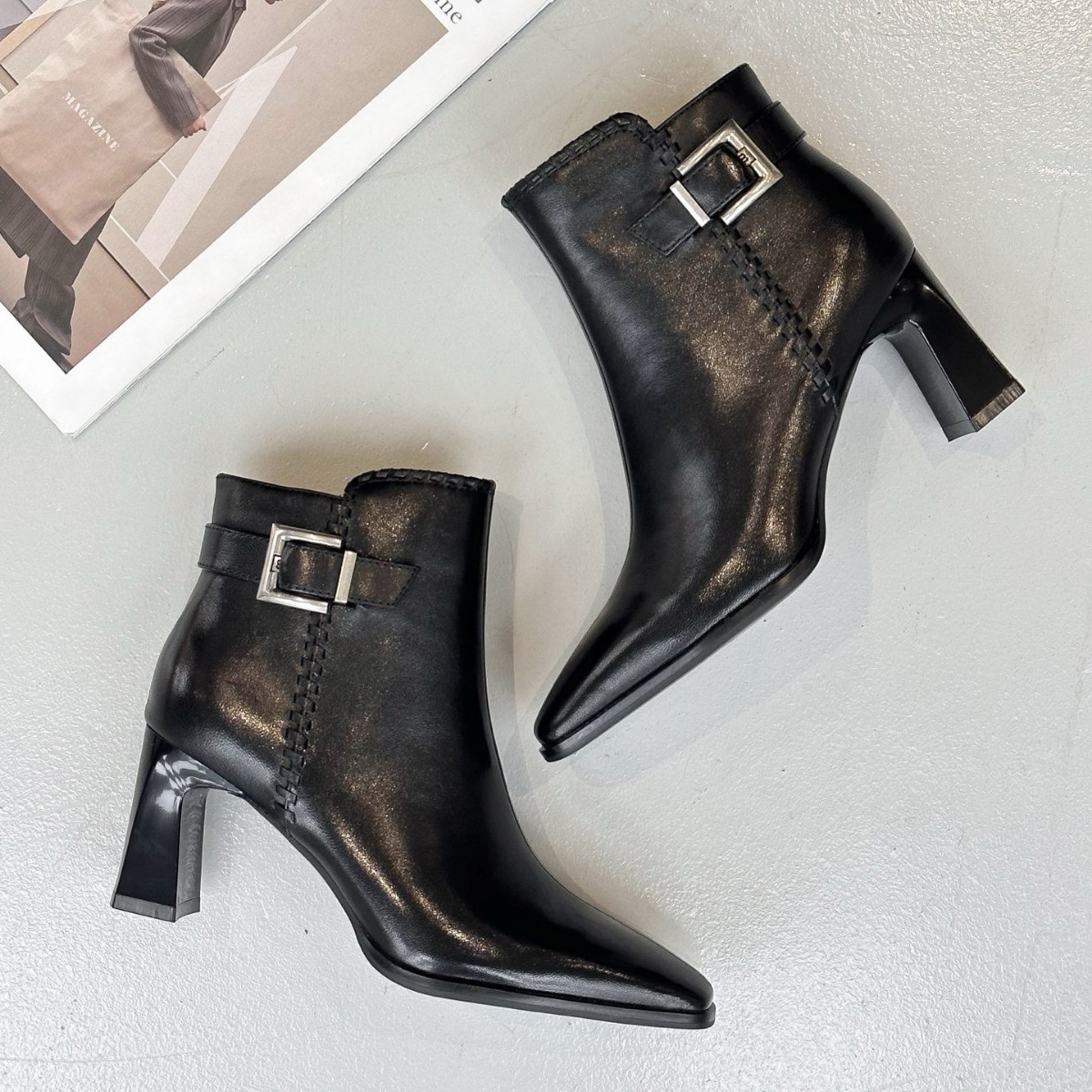 Boot nữ cổ thun gót vuông khóa kéo bên mũi vuông phong cách Chelsea — Màu đen