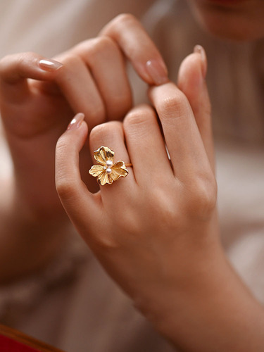  New Original Design Retro Chic Simple Artificial Pearl Ring with Floral Elements, Versatile Butterfly, French Style for Women