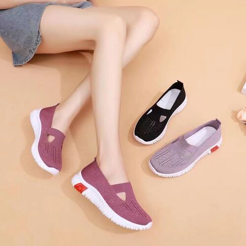 New shoes for the elderly and women, one-step lightweight soft-soled walking shoes, summer breathable middle-aged and elderly sports running shoes for mothers