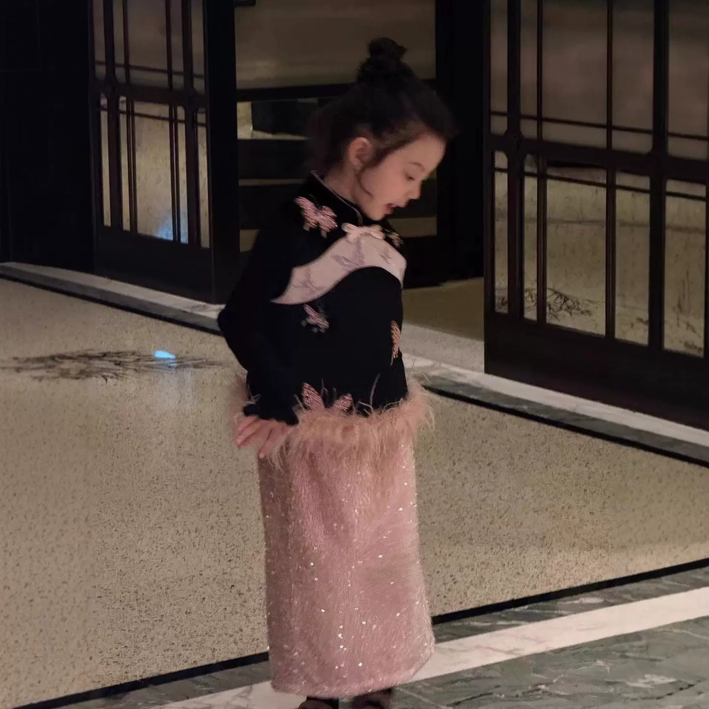 女童汉服旗袍冬装儿童立领新中式夹棉马甲丝绒国风鸵鸟毛背心外贸