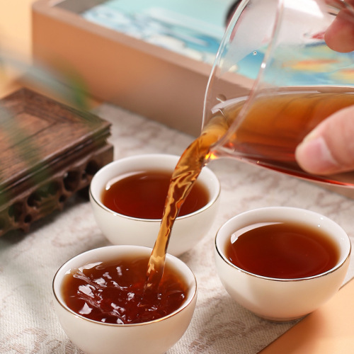 Wholesale Pu-erh raw materials, a Yunnan specialty, from Menghai County, Pu-erh tea leaves, Ban Zhang golden bud ripe tea, imperial grade ancient tree tea materials.