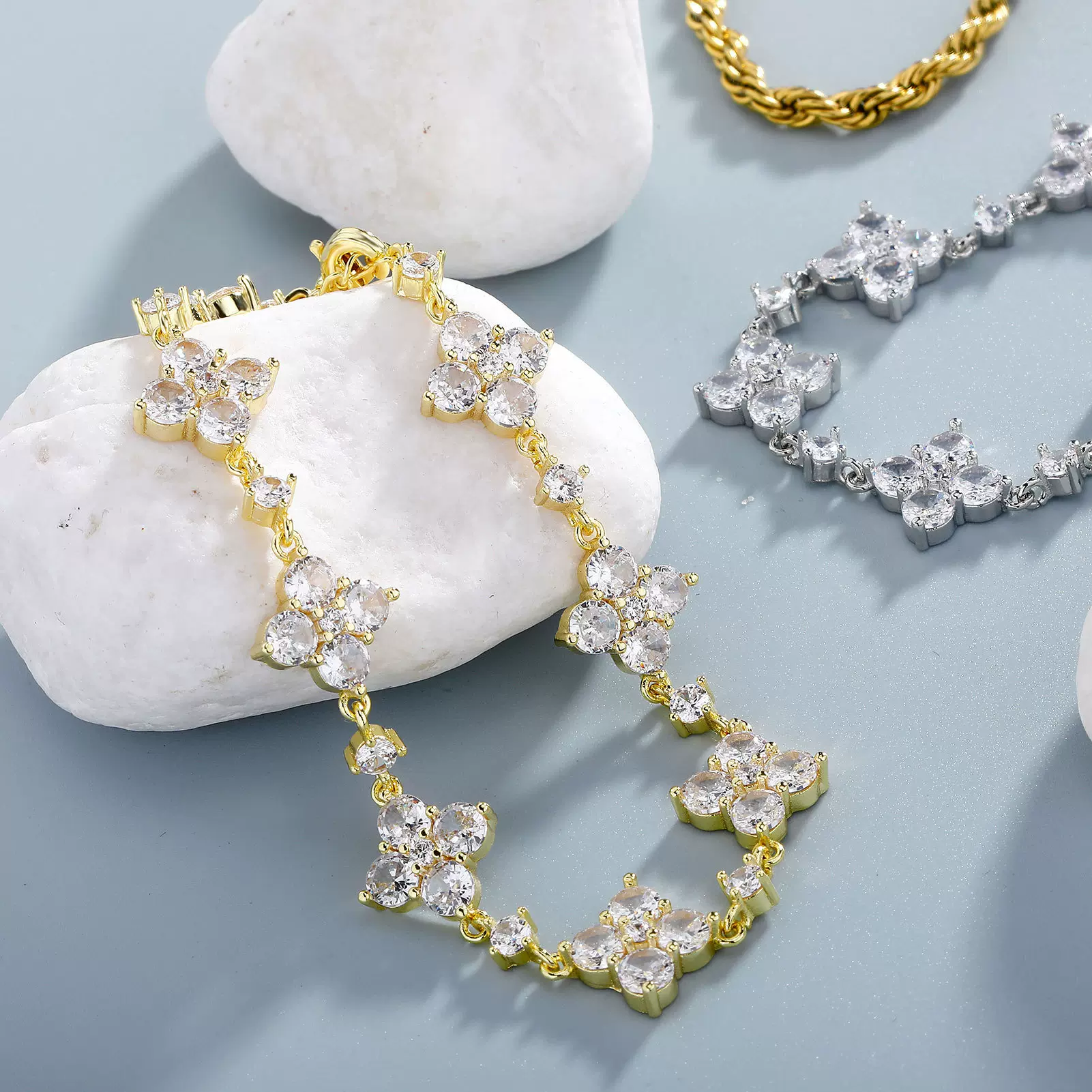 满钻重工四叶草手链女款轻奢闪锆高级感小众手环手饰品现货批发厂