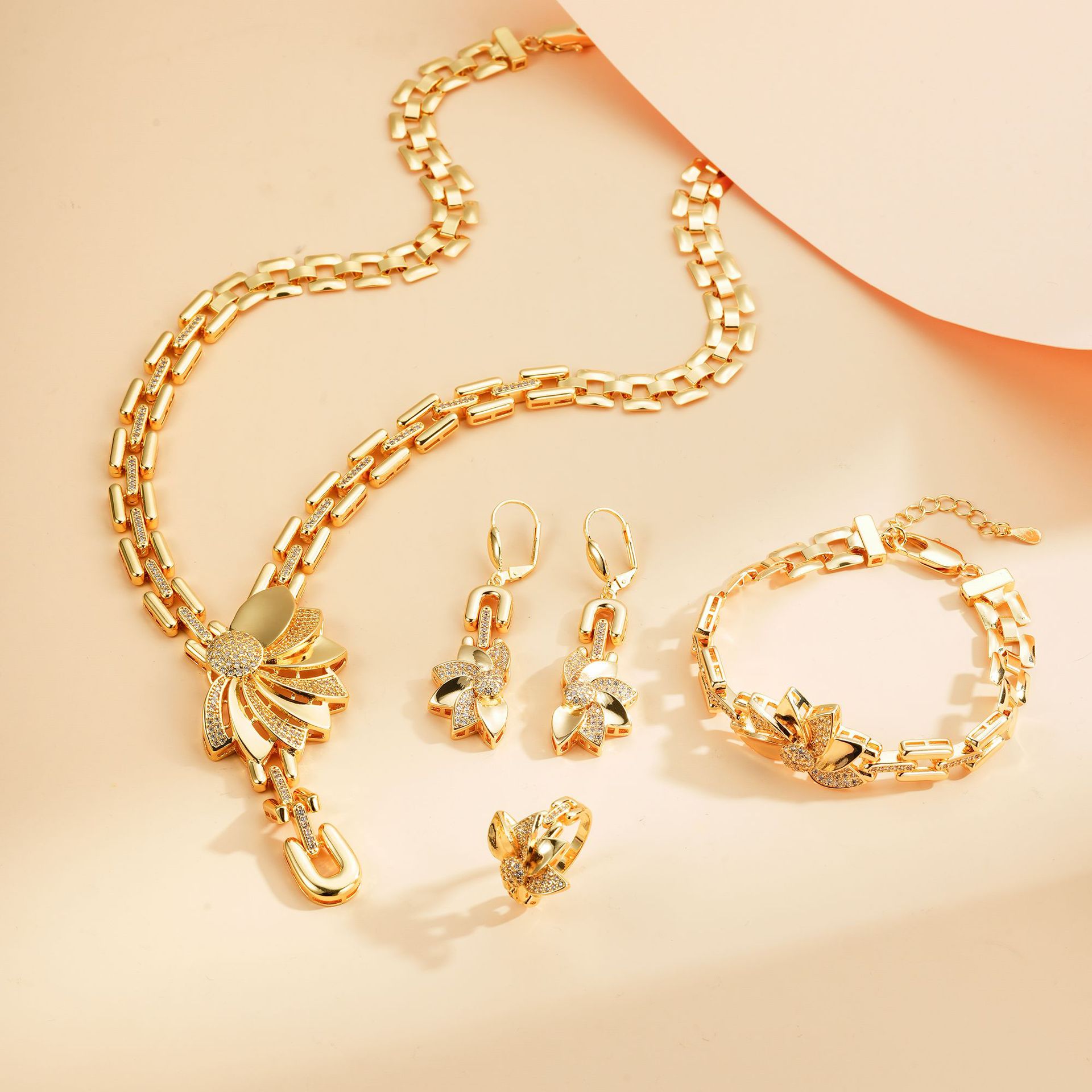 Diseño de moda de alta gama cadena de relojes pendientes anillo pulsera cadena de clavícula joyería conjunto Amazon joyería de comercio electrónico