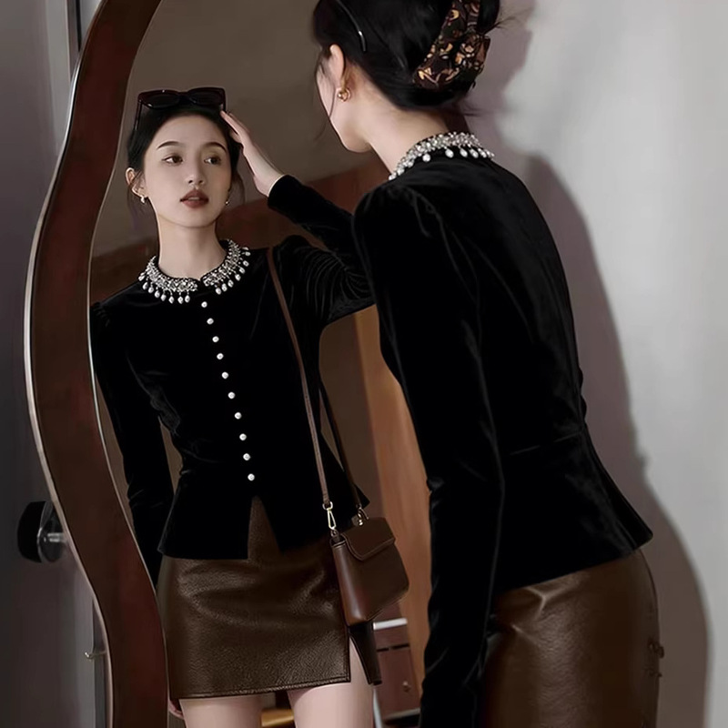 Socialite-Style Black Velvet Shirt with Heavy Beading, New Early Spring Model for Women, Unique and Elegant, Slim-Fitting Top Socialite-Style Black Velvet Shirt with Heavy Beading, New Early Spring Model for Women, Unique and Elegant, Slim-Fitting Top