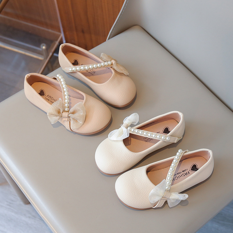 Zapatos de cuero de niñas primavera y otoño 2025 nuevos zapatos de perlas blancas para niñas bebés con una base suave de aire extranjero para niños zapatos de princesa Bean
