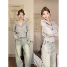 灰色短款卫衣外套女春秋款2025新款早秋正肩穿搭一整套韩系初秋薄