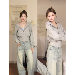 灰色短款卫衣外套女春秋款2025新款早秋正肩穿搭一整套韩系初秋薄