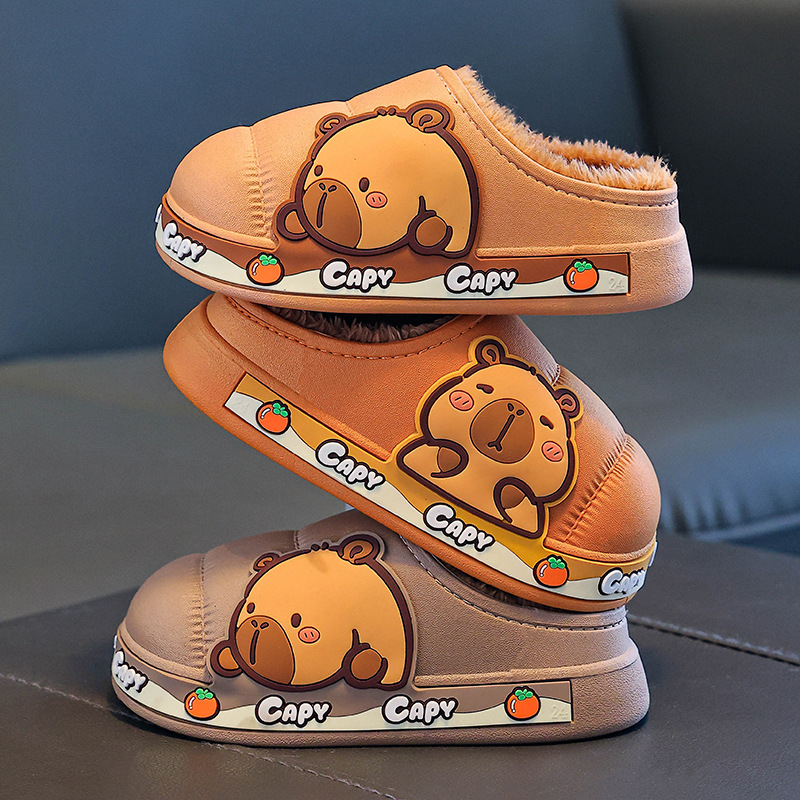 Zapatillas de algodón de invierno para niños Capibara, calentamiento y terciopelo impermeable, zapatos de algodón para niños mayores, lindos paquetes de tacones para niños en casa.