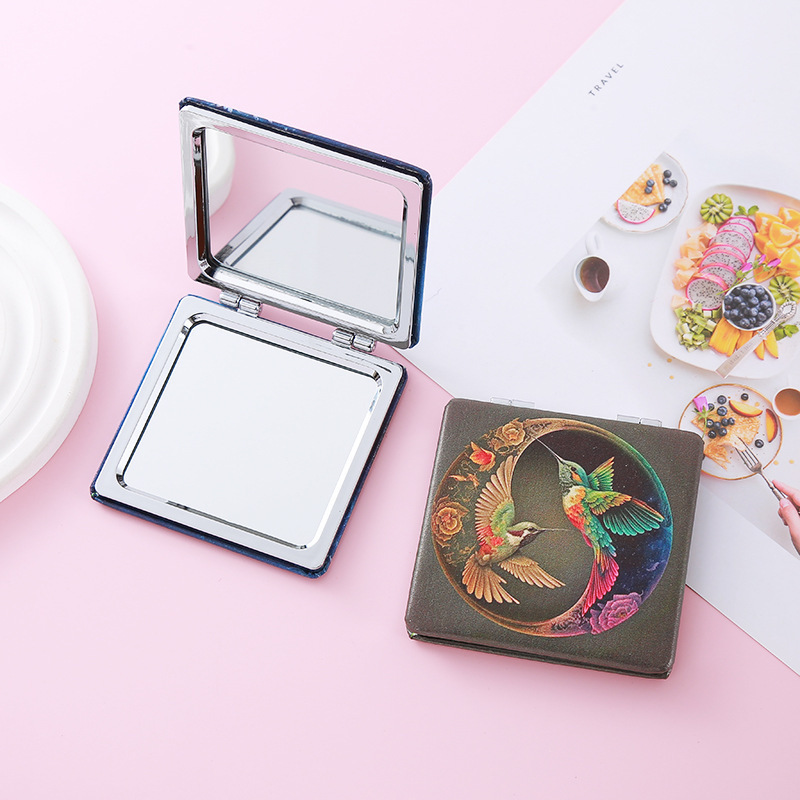 Lindo espejo pequeño Sanrio Kulomi espejo de maquillaje portátil de alto valor espejo de maquillaje portátil dormitorio de estudiantes espejo de maquillaje plegable