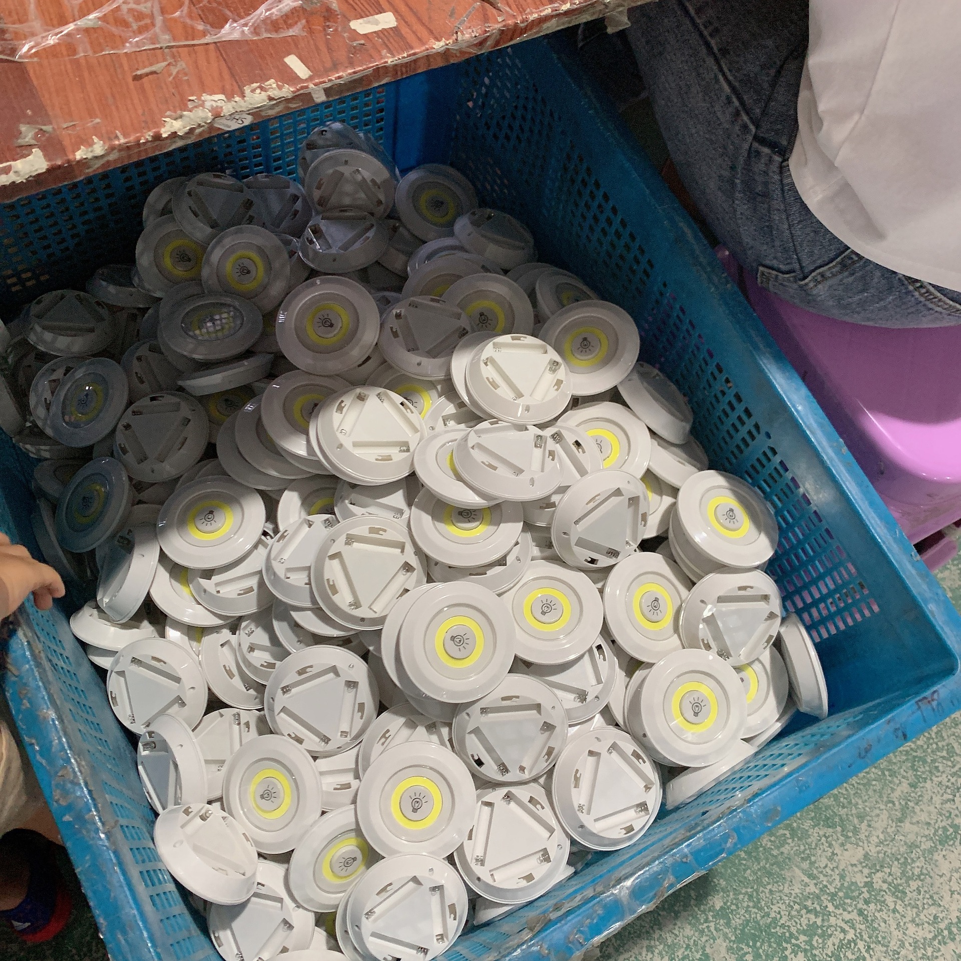 Productos transfronterizos COB luz de control remoto Pat Light enfermería luz de noche dormitorio armario luz táctil luz de la noche