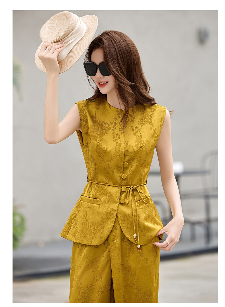 Bộ quần áo hai mảnh nữ phong cách tân cổ điển Trung Hoa – áo gile họa tiết jacquard kết hợp quần ống rộng — màu đen, màu trắng, màu vàng chi tiết 13
