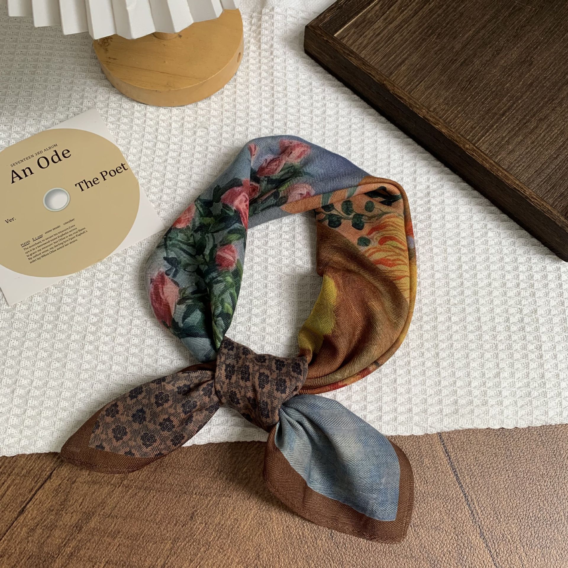 Pañuelo de seda de algodón y lino, bufanda cuadrada grande, estilo de verano de alta gama, estilo de todo fósforo literario, estilo étnico retro, bufanda de flores de anacardo, chal femenino