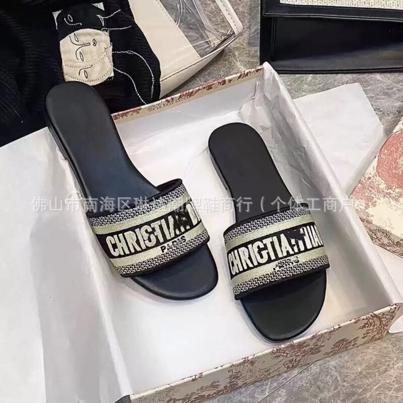 Classic D-Brand Embroidered Letter Slippers for Women, Flat Casual Versatile Trendy Outdoor Beach Slide Sandals