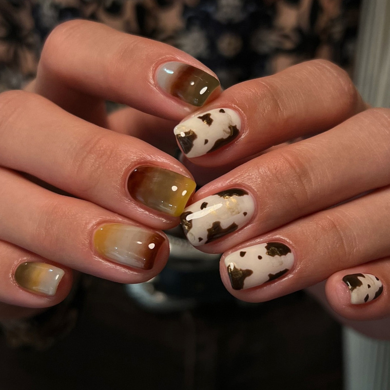 New Autumn and Winter Wearable Nails with Gradient Smudged Design, Whitening Effect, Designer Style, Light Luxury Nail Patches, Popular Cream Nail Patches