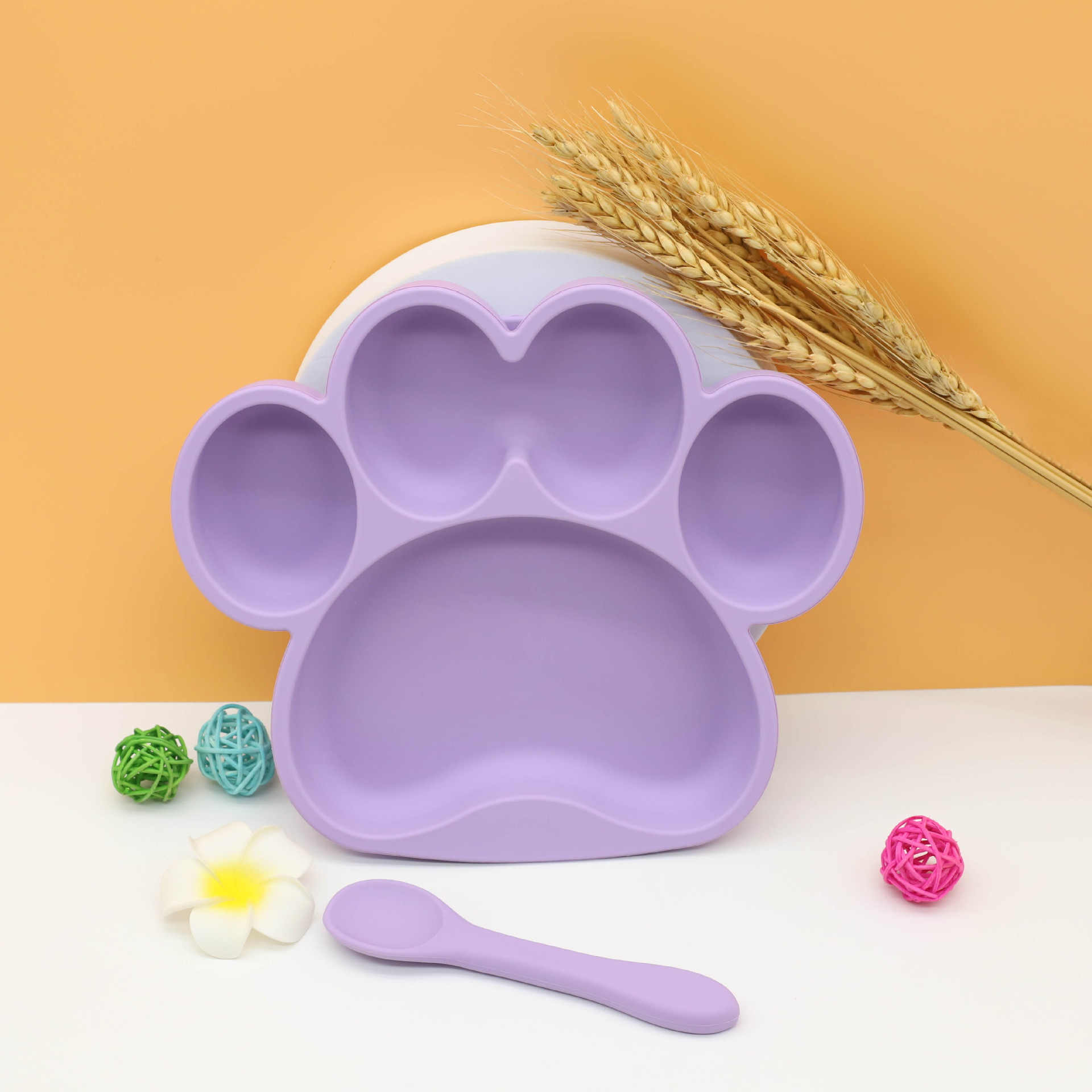 Baby plate suction cup compartment integrated silicone bear paw shape silicone spoon plate complementary food feeding tableware set