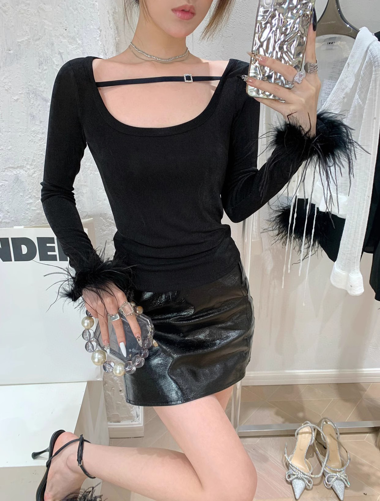 Nueva camiseta de manga larga elegante y hermosa para mujer, suéter moderno con diseño de plumas, top elástico ajustado.