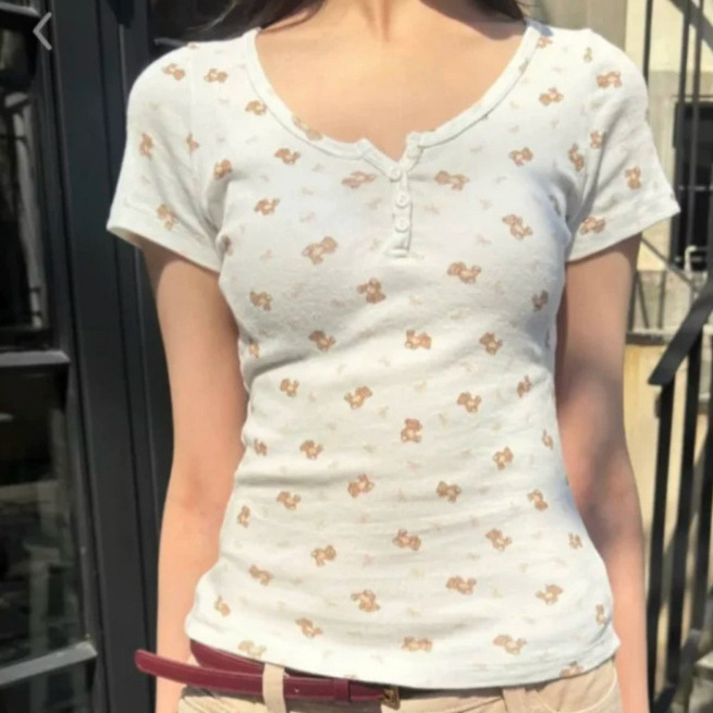 BM style three-button brown bear bow print short-sleeve T-shirt, BM American retro straight-shoulder top for women BM style three-button brown bear bow print short-sleeve T-shirt, BM American retro straight-shoulder top for women