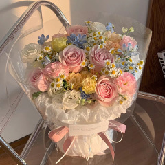 永生花粉雪山クリーム花束は彼女の親友に石けん花バレンタインデー誕生日プレゼント花束をシミュレートする