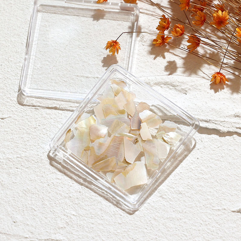 Manicuría irregular conchas de color fantasma rojo en línea con el mismo tipo de abalón natural ultra delgado fragmentos japoneses de decoración de uñas