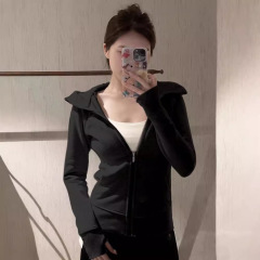 Douyin 高品質マンバコットンスリムフィットスウェットシャツジャケット女性用 2025 秋冬ショートタイトフィット痩身スポーツヨガトップ