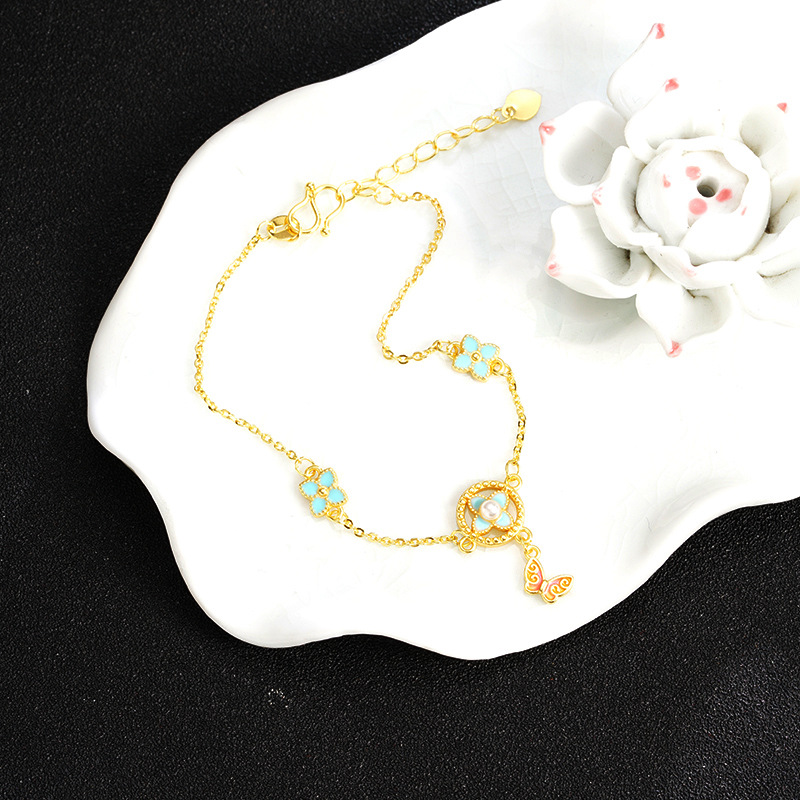 Viejo oro de oro de Vietnam dulce polifacético mariposa de cuatro hojas pulsera de flores para mujeres simple ligera de lujo estilo de alta calidad joyas de suministro