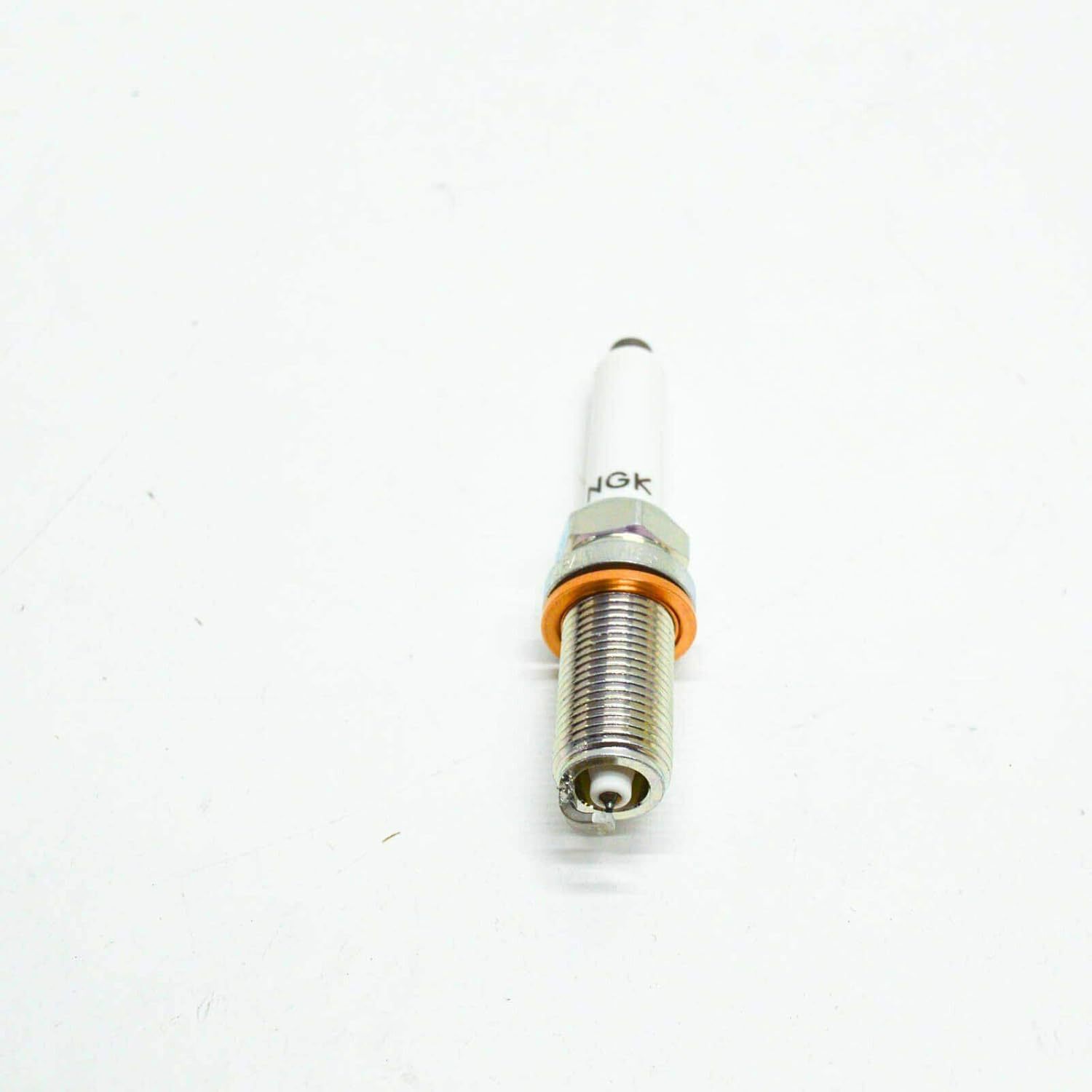 06K905601M is suitable for Audi A4 A6 A8L Q3 Q5 Q7 iridium spark plug SILFER8C 7E