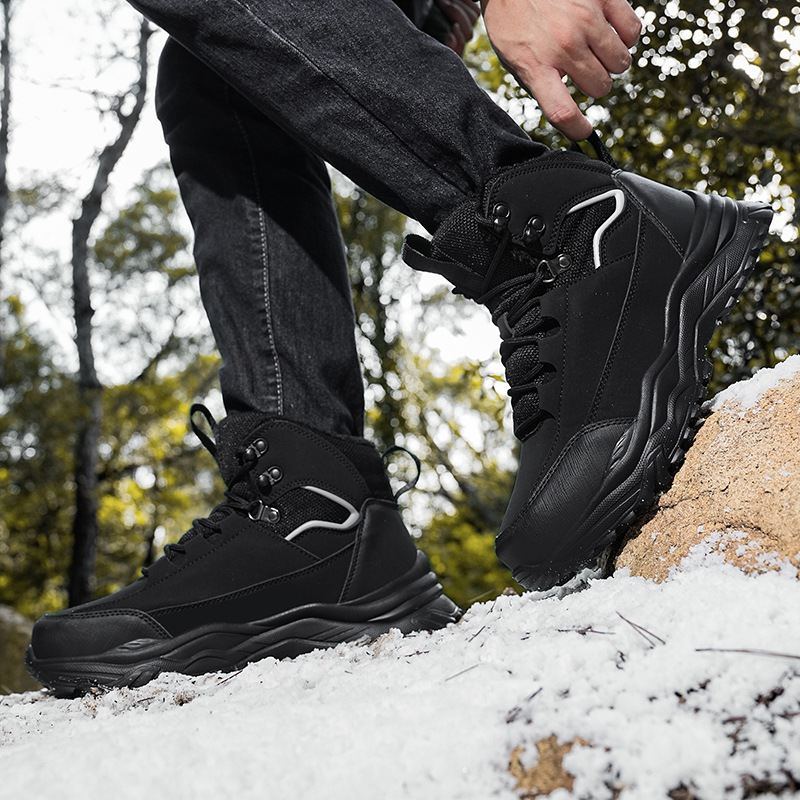 2024 nuevos zapatos de algodón de invierno gruesos de suela grande para hombres botas de nieve gruesas transpirables al aire libre impermeables zapatos de montaña transfronterizos
