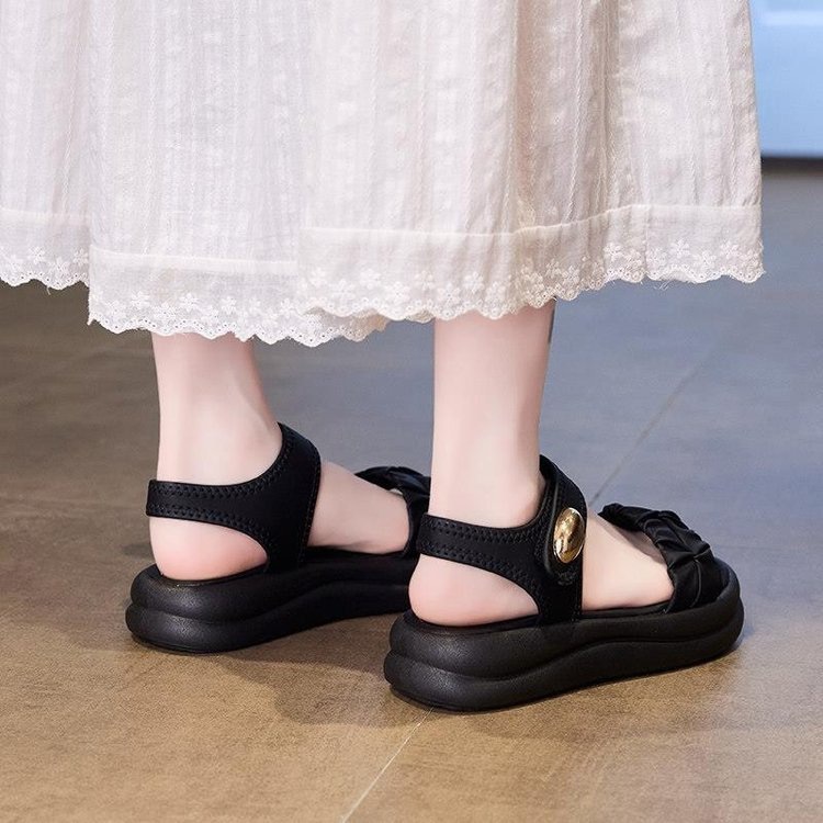 Sandalias deportivas de moda para mujeres de verano 2026 nuevo estilo de estilo universal pequeño viento de velcro de moda zapatos de playa antideslizantes