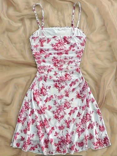 French floral spaghetti strap dress with waist-cinching summer 2025 new stylish sun protection set fashionable sexy buttock-hugging short skirt