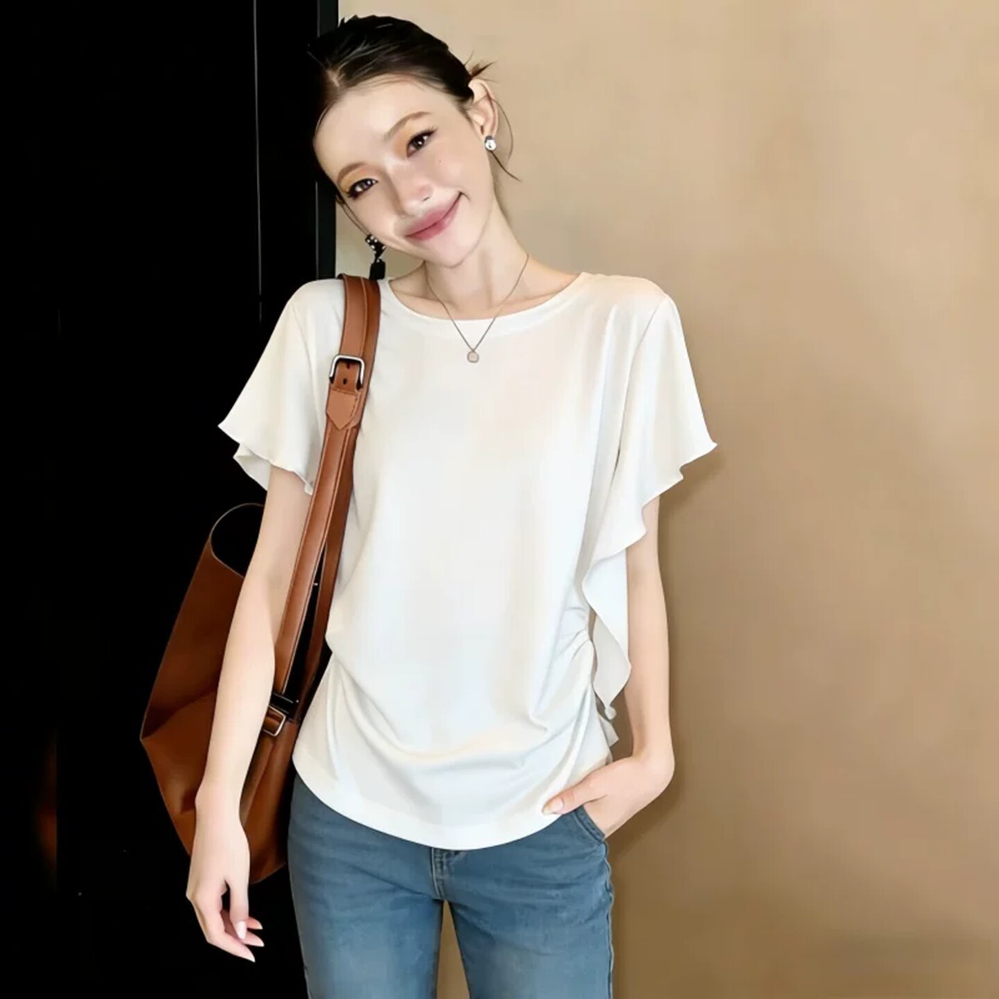 Áo thun tay ngắn cổ tròn viền lá sen nữ, dáng suông che bụng, form rộng thoải mái — màu đen chi tiết 4