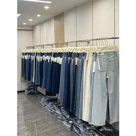 中高端品牌折扣女装批发十三行南油四季青牛仔裤实体直播源头货源