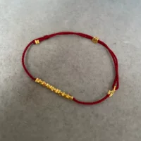 Новая модель измельченного золота очень тонкая ручная веревка мини-золотая маленькая монета ручной работы регулируемый натальный год красный браслет
