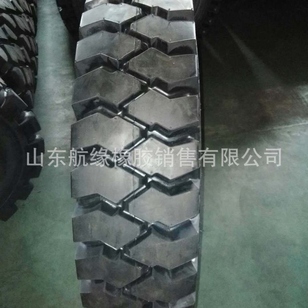工程机械轮胎1100-20 矿山载重斜交轮胎 防滑耐磨1000-20现货