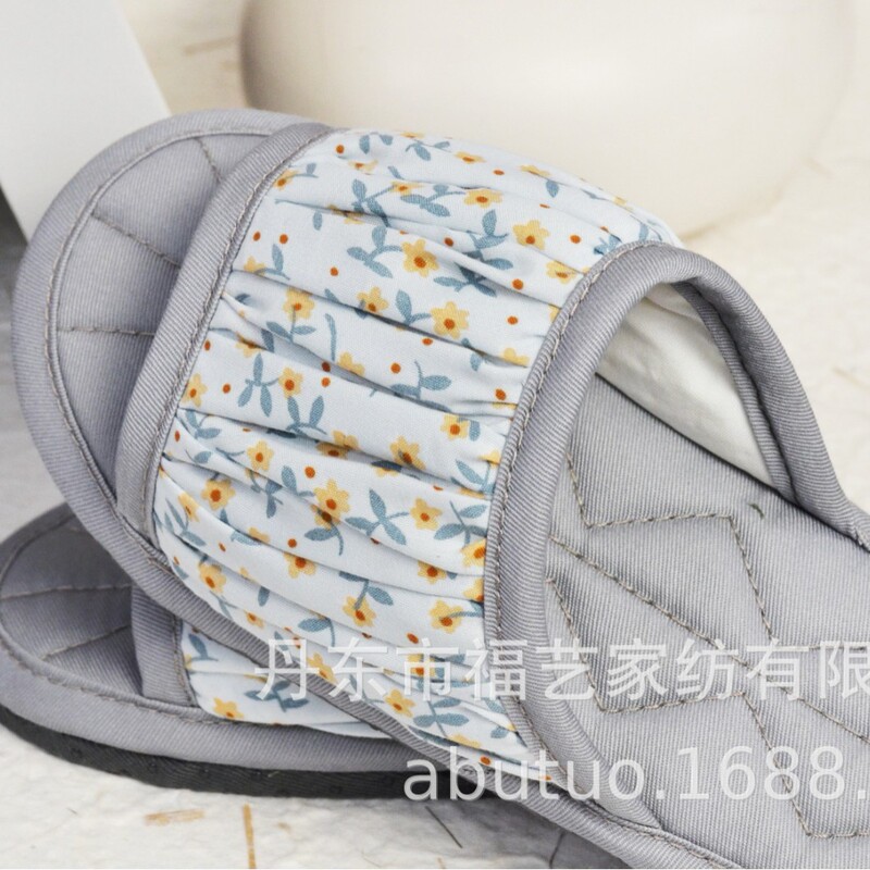 19 Manufacturer Delivers Simple Version of Women's Fabric Home Slippers