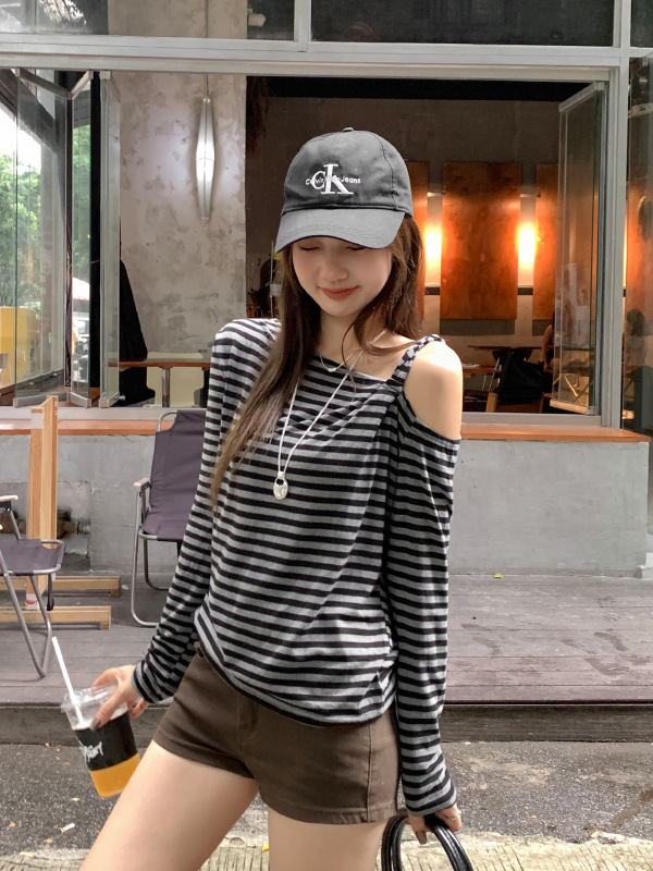 新款ins风黑灰条纹长袖斜领露肩T恤女装2025韩系秋季辣妹时尚上衣|undefined