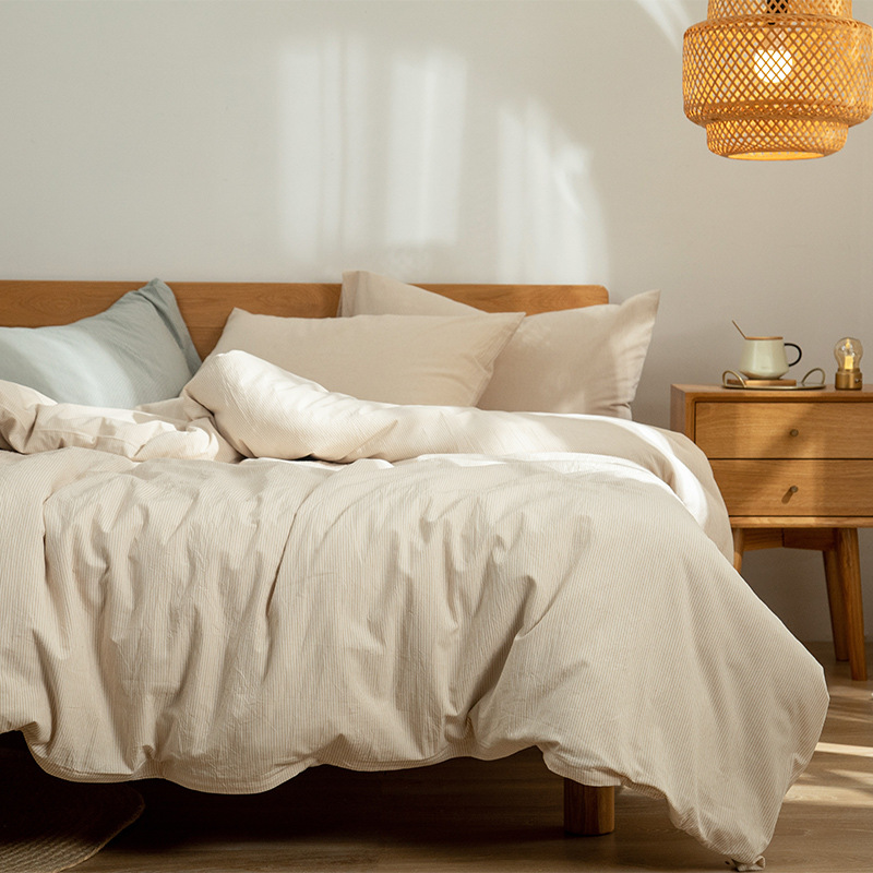 Minimalistische beddengoedset van puur katoen met kreukeleffect_voghion.com