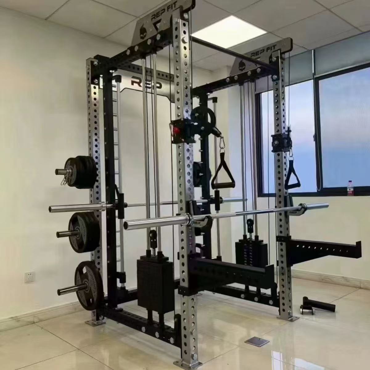 gimnasio comercial multifuncional dispositivo de fuerza integral pájaro en cuclillas de empuje de cama levantamiento de peso