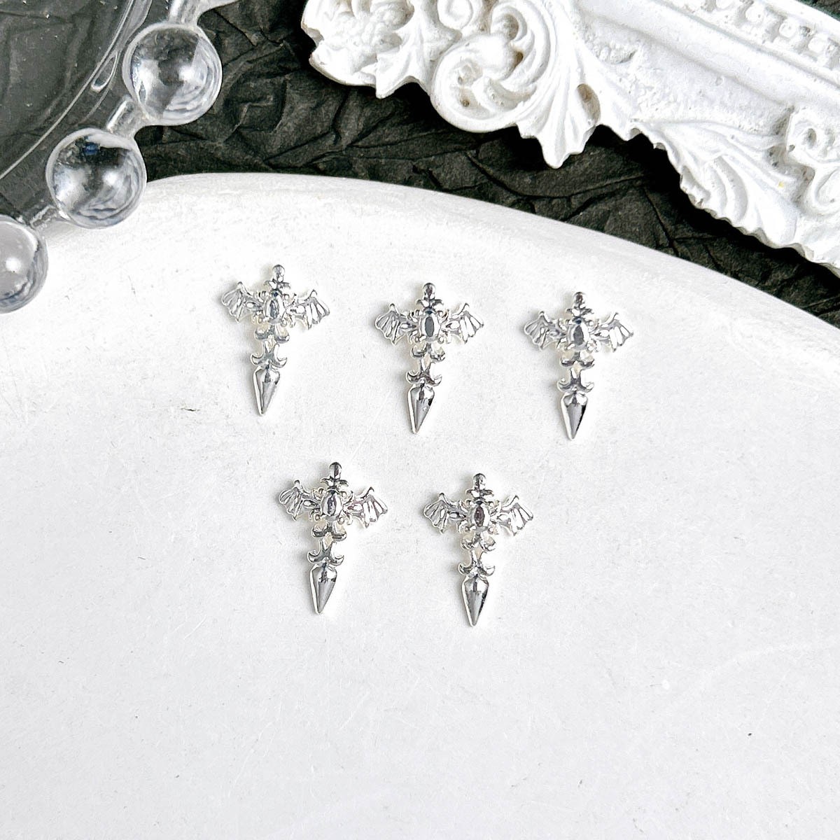 Ventas transfronterizas de joyas de manicuría cruces oro y plata super brillante diamante completo retro punk cruces joyas accesorios diy