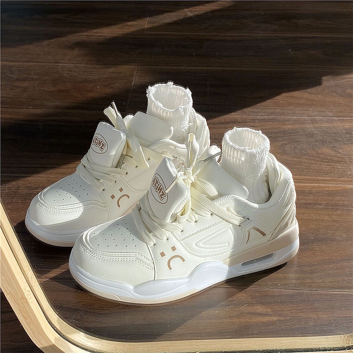 Zapatos de skate de aire de fondo grueso de Hong Kong de nicho de tendencia de otoño 2024 nuevos zapatos de skate deportivos casuales de estilo universal para mujeres