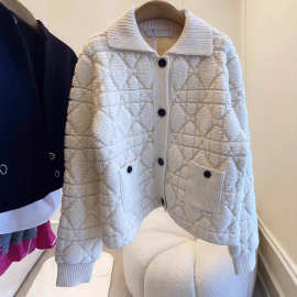 现货D家2024秋冬款经典优雅羊毛翻领单排扣菱格纹针织开衫外套女