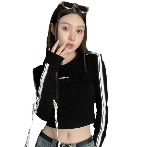 Black hot girl 2025 early autumn design feeling pure desire style short long-sleeved T-shirt niche bottoming shirt women's autumn interior