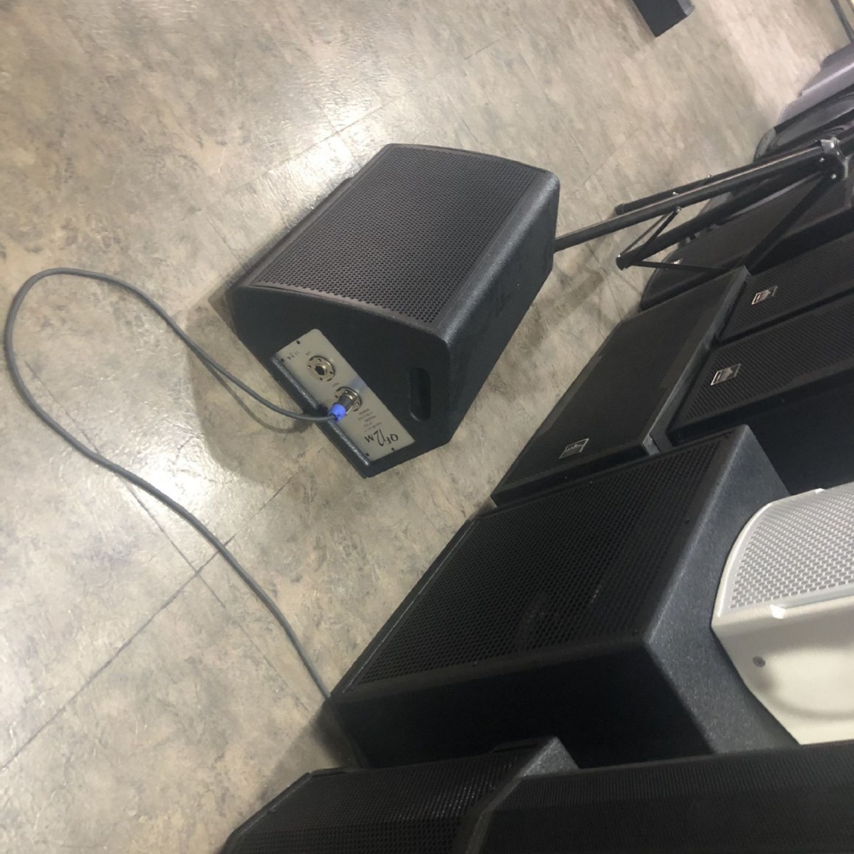 Equipo de audio profesional QF-12M solo 12 pulgadas Monitor altavoz KTV bar entretenimiento